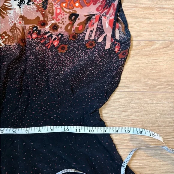 5/$25 -  VINTAGE Unique Floral Patterned Dress - Picture 5 of 6